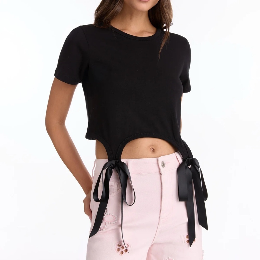 Diana Satin Bow Shirt - Black - The Noli
Shop  Large